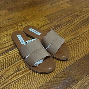 Steven Madden sandal size 7